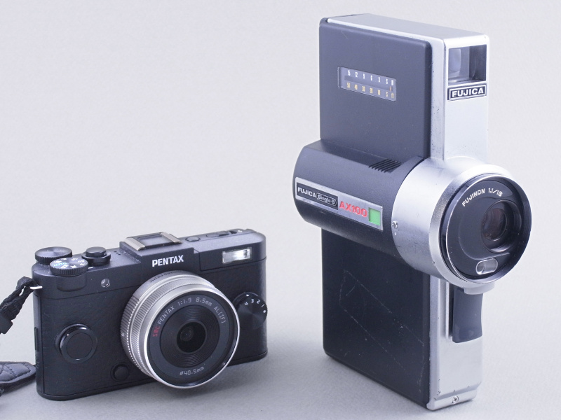 さて今回はAX100に装備されたレンズを本体から摘出し、PENTAX Q-S1に移植する改造を試みる。この2つは全く性質の異なるカメラだが撮影画面が極小サイズという点で共通しており、そのためレンズの転用も可能なはずなのだ