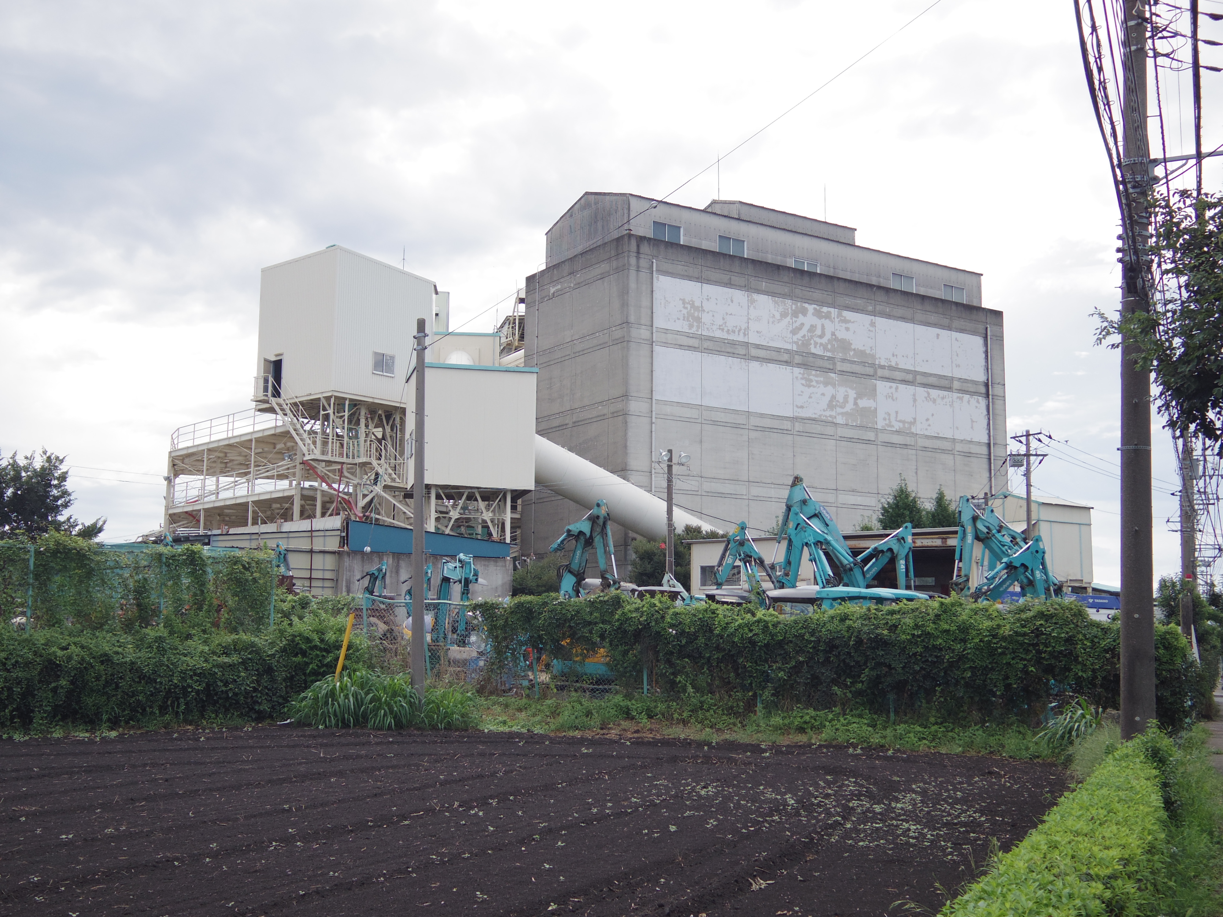 01 STANDARD PRIMEだが、さすがに純正の大口径標準レンズだけあって、絞り開放にもかかわらず隅々までシャープで、コントラストも高くスッキリした描写だ