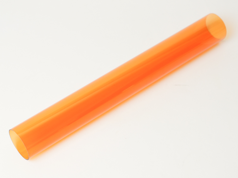 電球色（3,200K）に変換するフィルターも付属。付けない場合は5,600Kだ