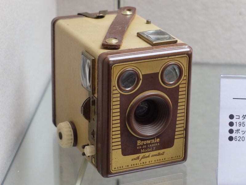 Six-20 ブローニーF（1955年、コダックUK）。620フィルム60×90mm