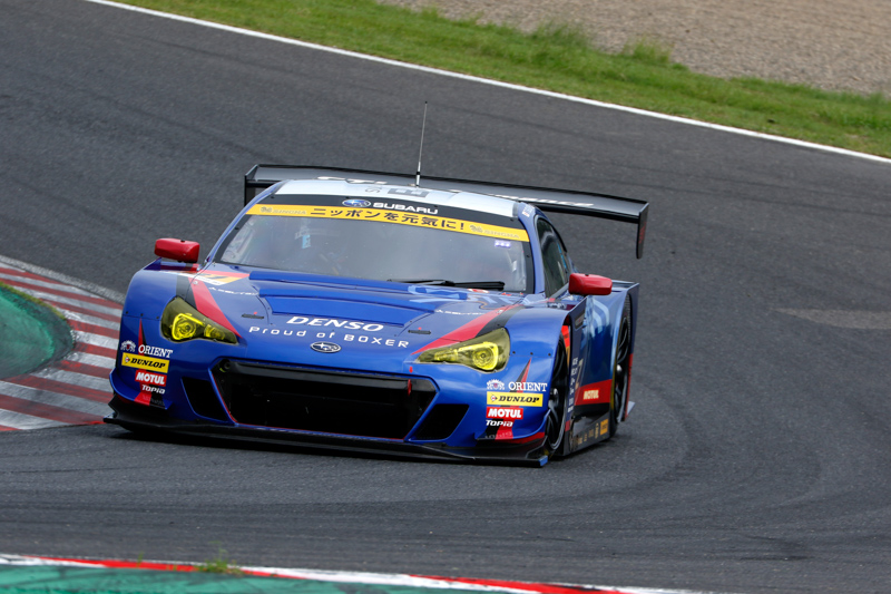 クリップでのカット。測距点は向かって右のライトの左側にあるために、マシンが画面の左側にきてしまって、あまりカッコよい絵にはならない。