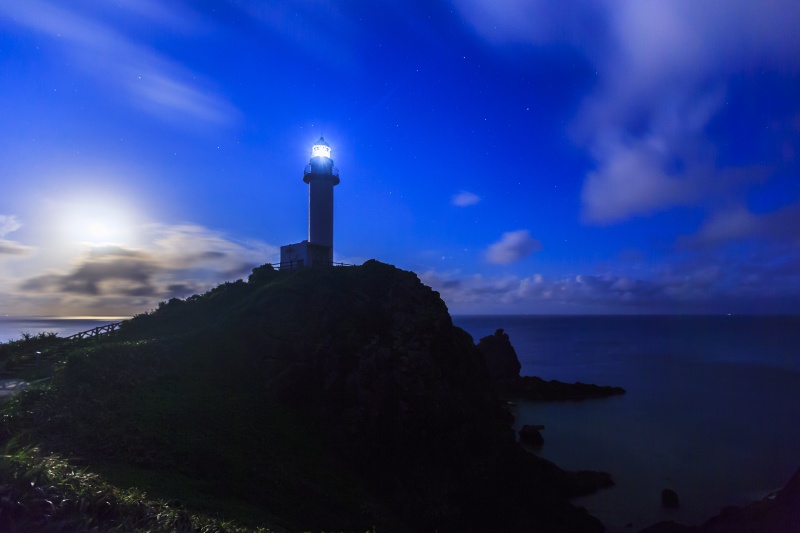 キヤノンEOS 5D Mark III／EF16-35mm F2.8L II USM／16mm／絞り優先AE（F2.8、10秒、+0.3EV）／ISO 800／WB：白熱電球