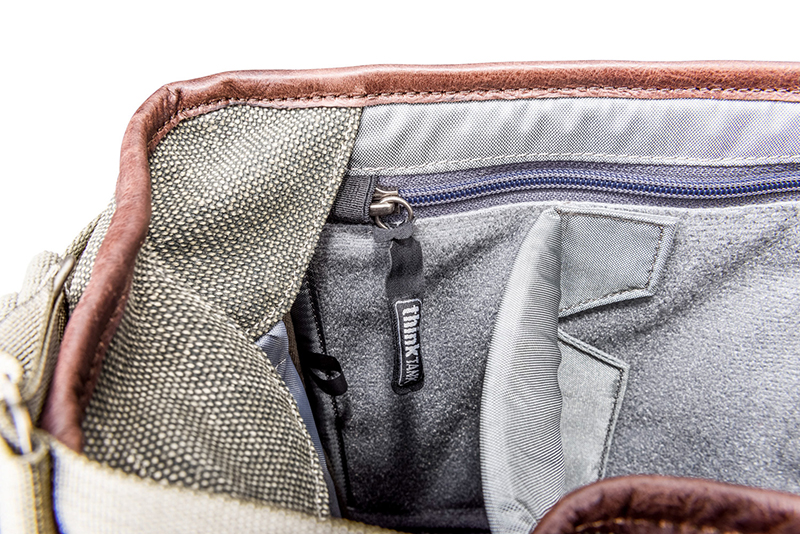 リム部にもレザーを使用