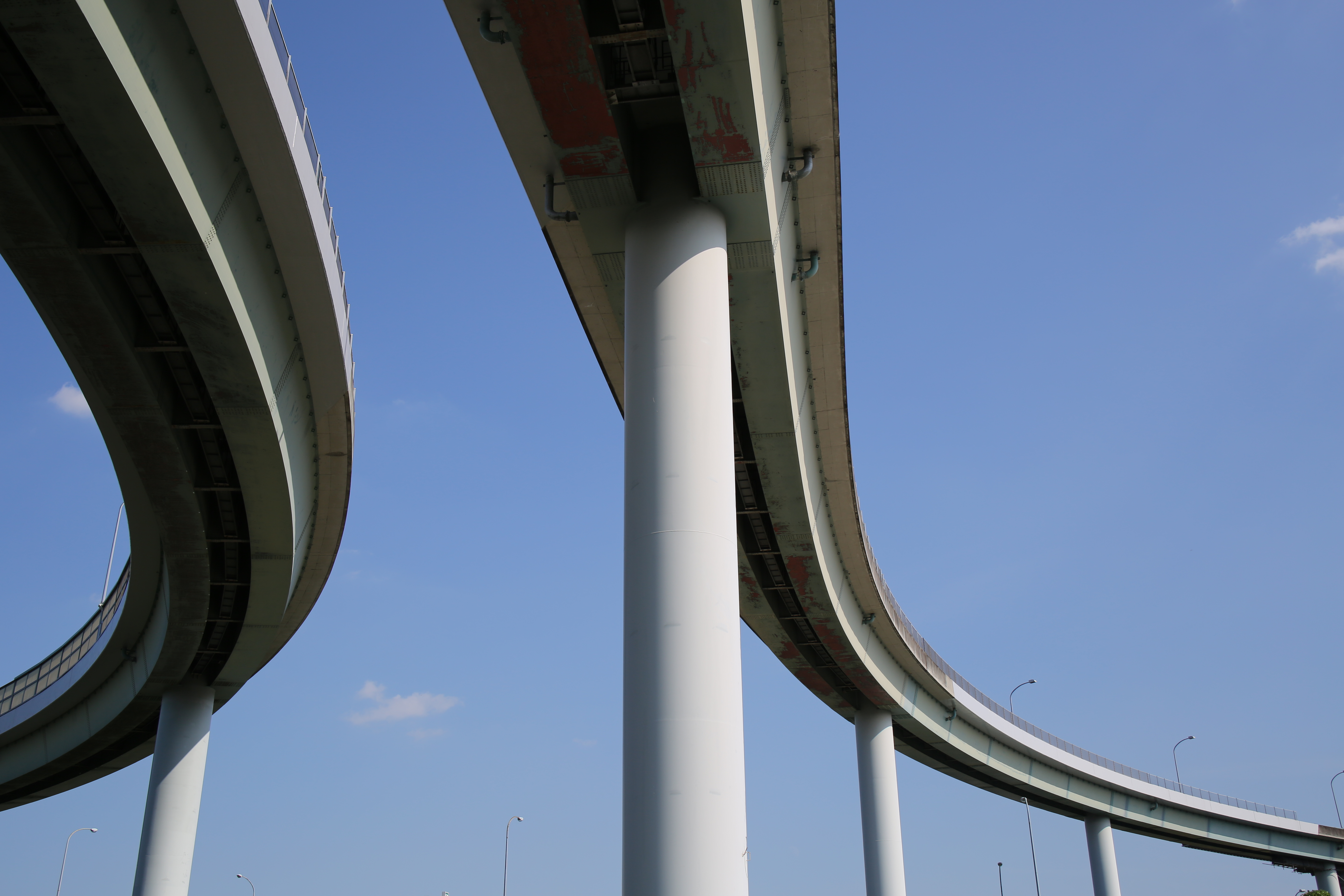 遠景の解像感も十分に高い。画面全体の均質性が高いので、緻密な風景撮影などにも最適だと思う。<br class="">EOS 5D Mark III／SP 35mm F/1.8 Di VC USD／1/500秒／F8／-0.3EV／ISO100