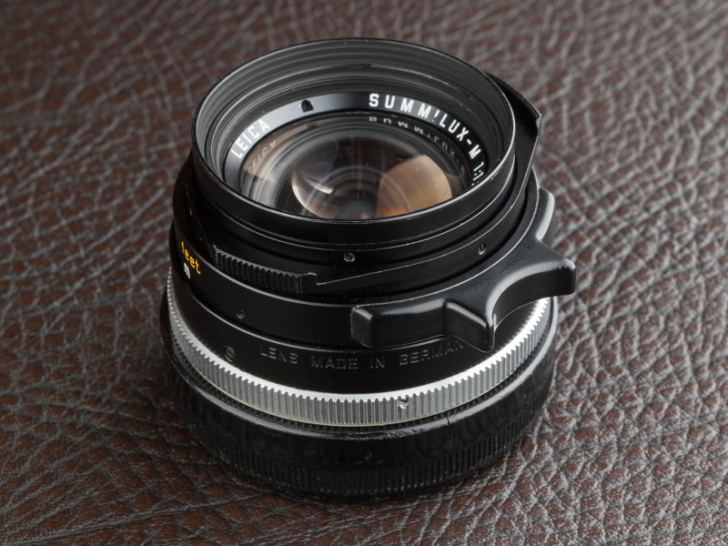 フォーカシングレバーがあるレンズの一例。こうしたレバーがTAABの元ネタだ