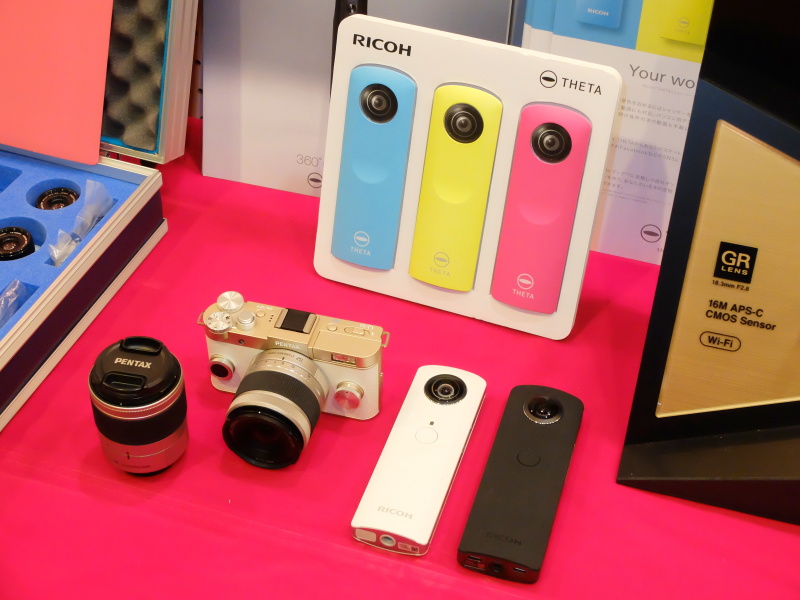 PENTAX Q-S1とRICOH THETAシリーズ