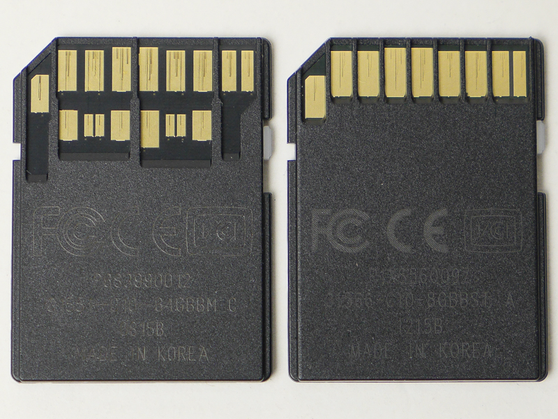 UHS-II対応カード（左）は、従来のカード（右）に対して接続端子を増やすことで高速転送を実現している。