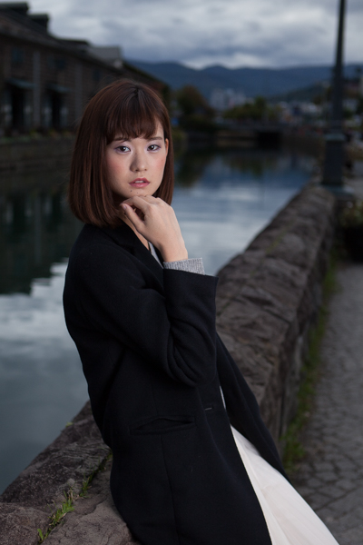 ハイスピードシンクロの作例。絞りを開けられるため、背景が大きくボケた描写になった