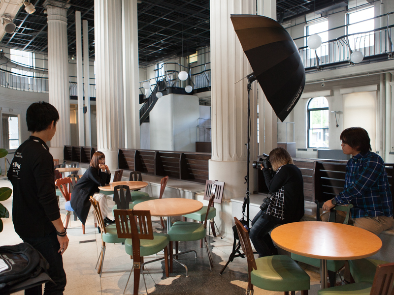 ここではB2 250 Air TTLに大きなアンブレラを装着して撮影