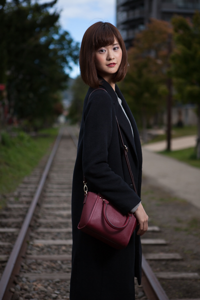 日中シンクロを行うと人物が背景から浮き立つ。曇りだが、青い空も描写できた