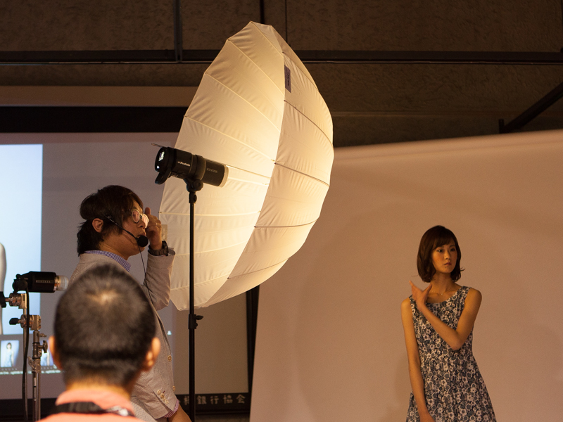 トランスルーセントと呼ばれる半透明のアンブレラなど一般にはなじみの無いアクセサリーも紹介