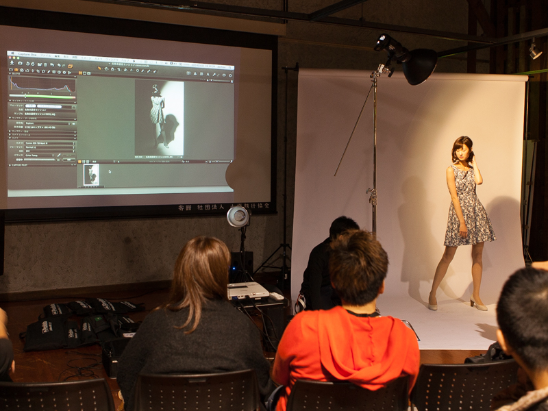 マグナムリフレクターによる撮影などを紹介