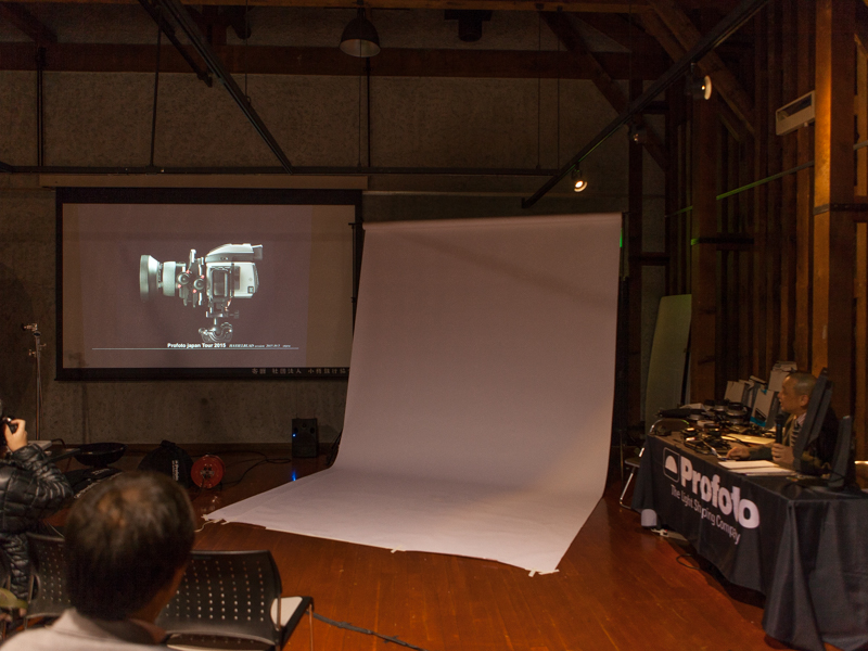 協賛各社のセミナーも行われた。これはハッセルブラッドの製品を説明するフォトグラファーの齋藤義典氏