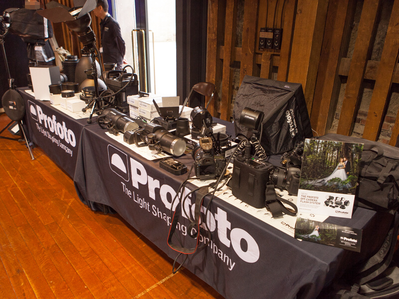 プロフォトは、ストロボ関連製品を一同に展示