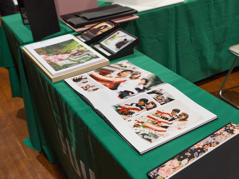 富士フイルムは、プロフォトグラファー向けのアルバムオーダー/決済システム「NETSPRO-E」を紹介