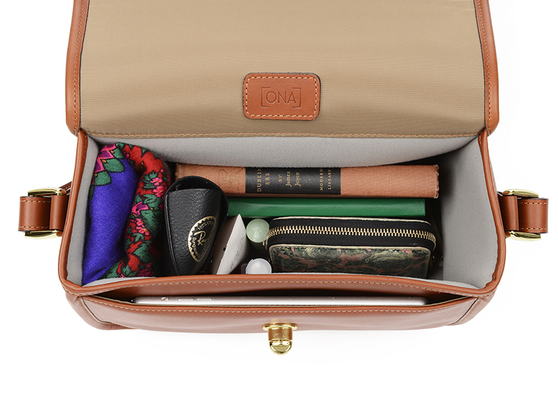 仕切り板を外すと普段使いにも対応する