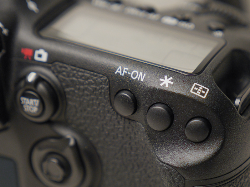 AF-ONボタンにワンショットAF/AIサーボAFの切り替えを割り当てている。押すとワンショットAF、離すとAIサーボAF。