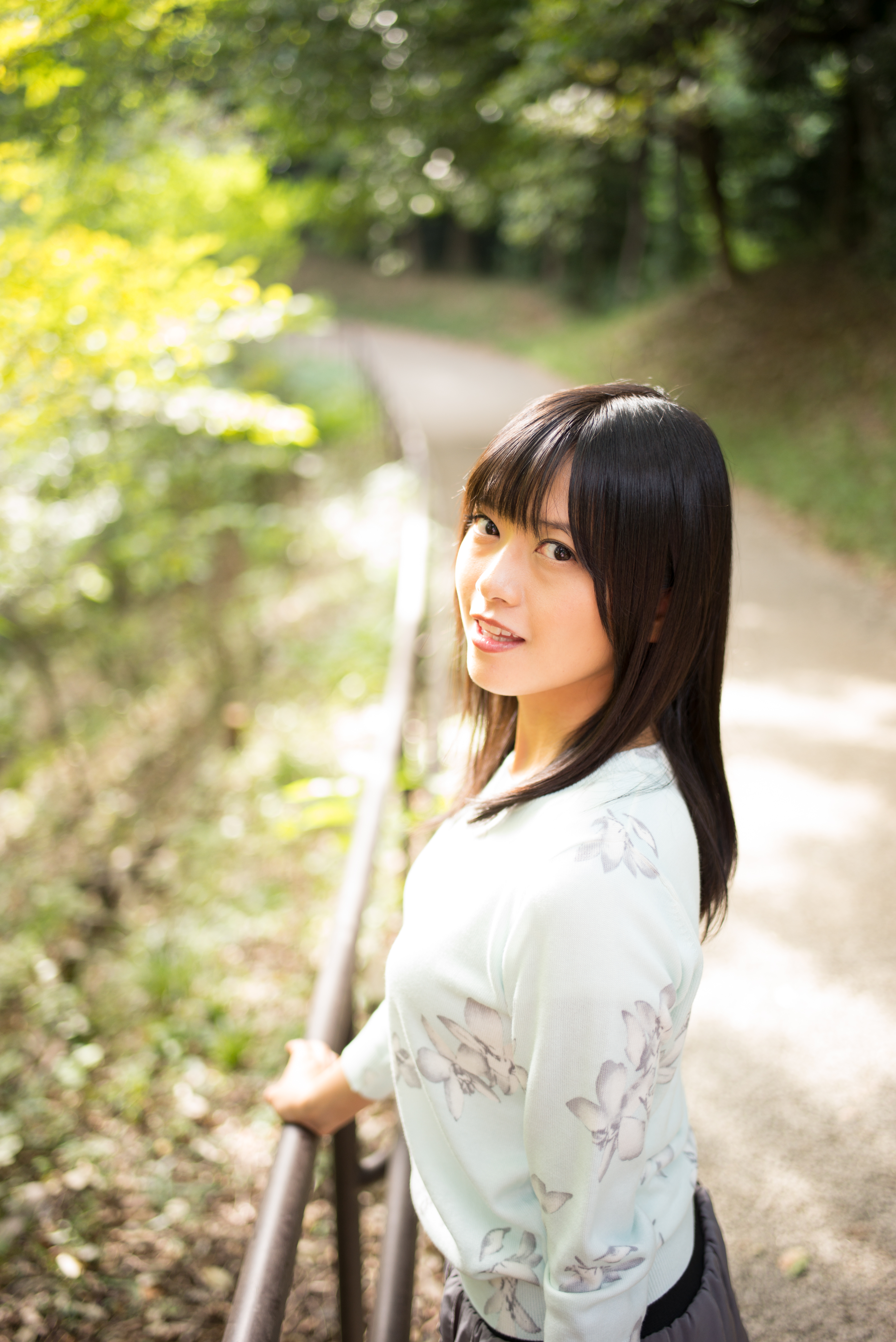 絞り開放でも合焦部分は明確な像の立ち上がりがあり、オールドレンズのような甘すぎる印象は皆無。ちゃんと解像しつつも決して硬すぎないので、髪のしなやかさなどがよく表現されている。<br class="">LEICA M（Typ240） / ISO320 / F1.7 / 1/125 / WB:オート