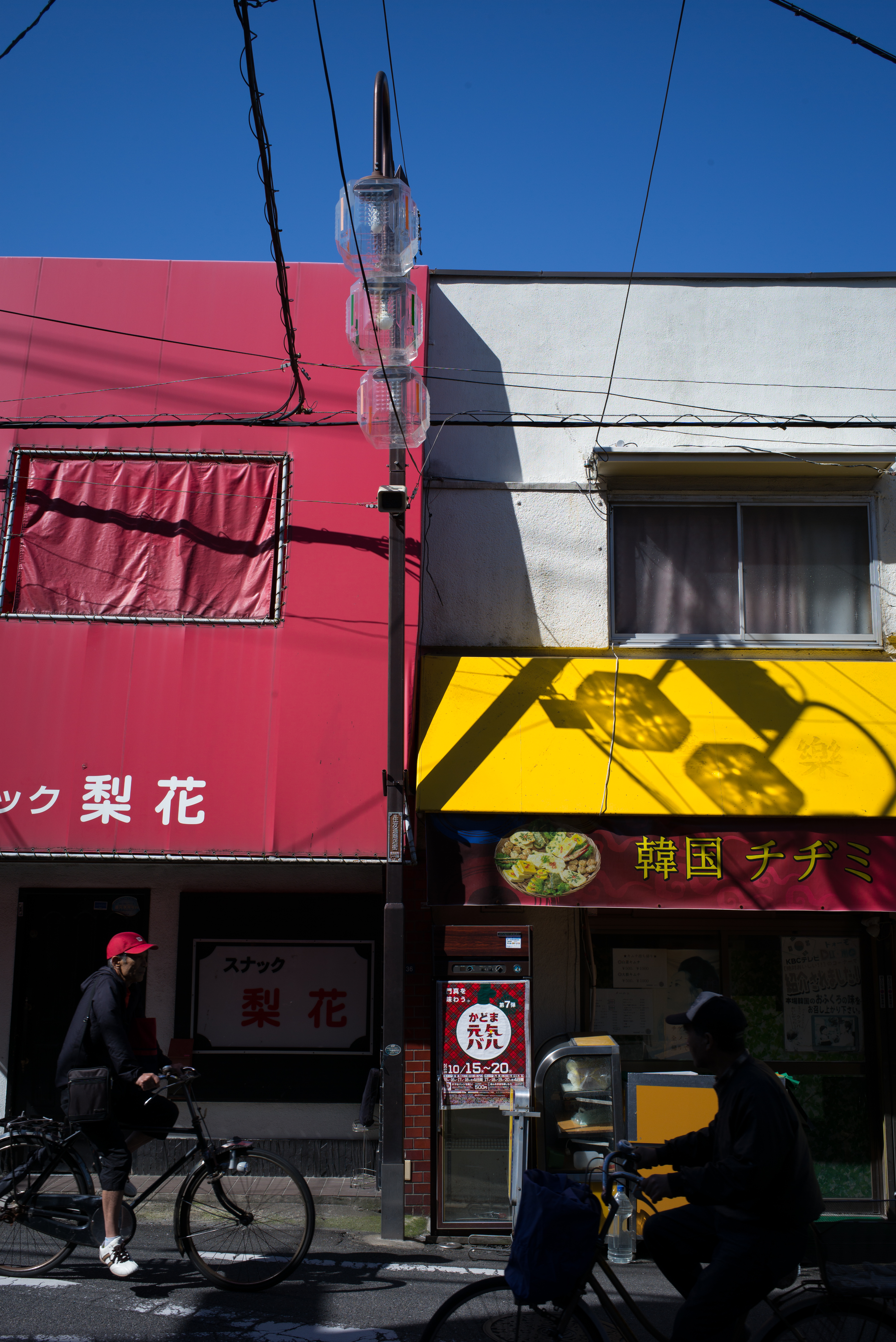 距離計連動カメラで35mmというのはやはりスナップでとても使いやすい。このくらい明るい場所だとシルバー鏡胴は太陽光が反射して絞り値が読みにくかったりするのだが、それでも個人的には選ぶならシルバー。<br class="">LEICA M（Typ240） / ISO200 / F8 / 1/500 / WB:オート