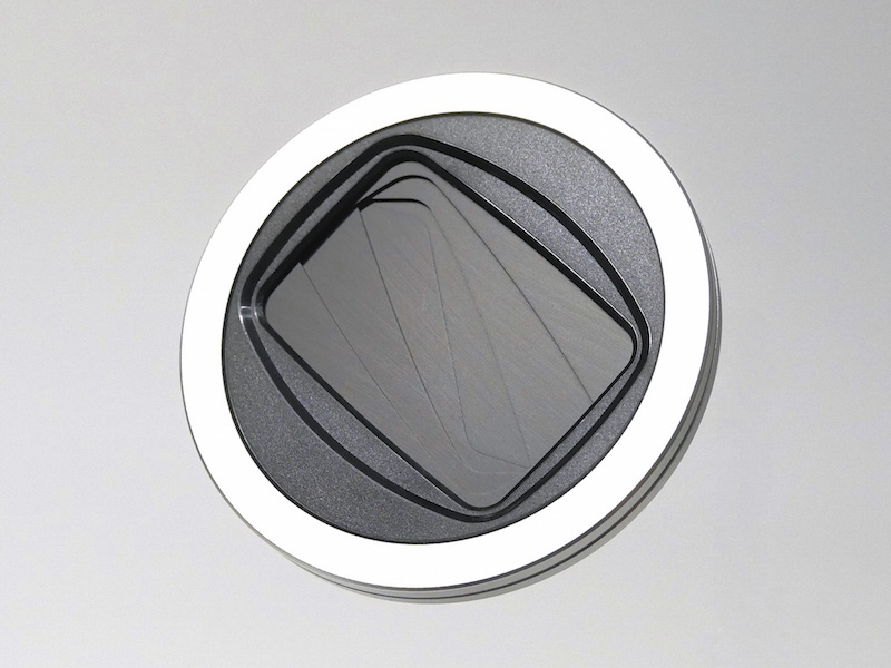 アルミ製のカーテンが閉じたところ