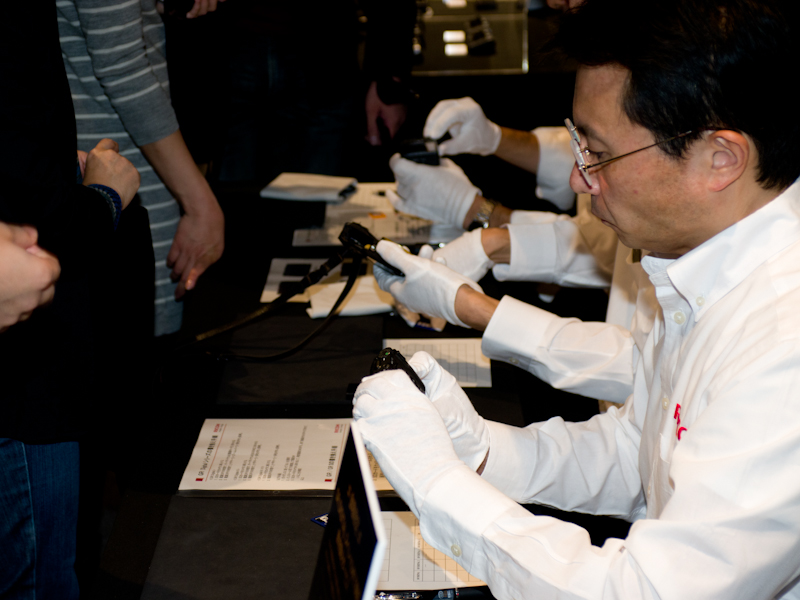 持参したGR DIGITALをスタッフに渡すと、終了画面を書き換えてくれる