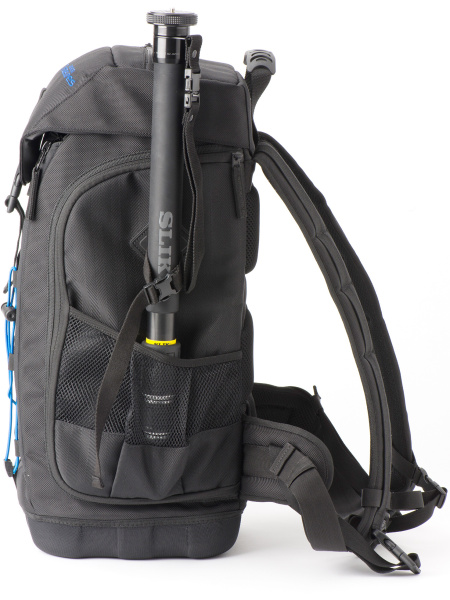 一脚ホルダーを備える