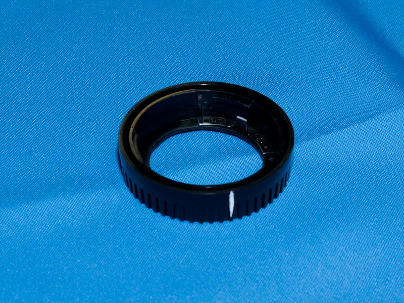 レンズを最小絞りにするマウント用のリアキャップ。写真はニコンレンズ用のもの