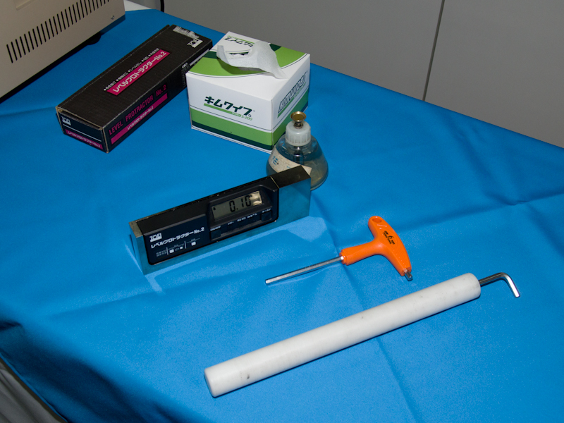 三脚の点検と清掃用の道具