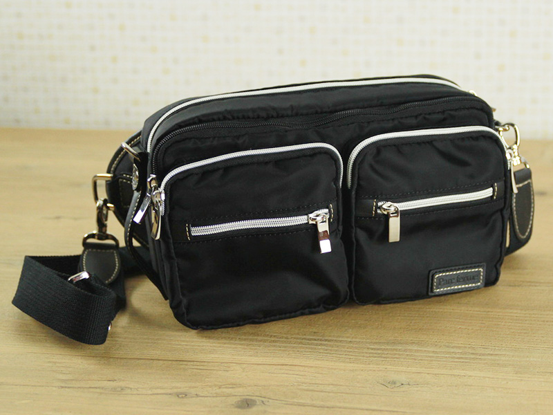 シャイニーブラック