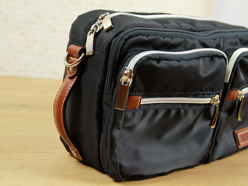 ハンドバッグスタイル時に利用するハンドル部