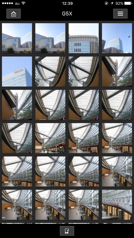 カメラ内のメモリーカードに記録された画像を閲覧。Wi-Fi経由で画像を転送して、スマートフォン内のカメラロールに保存することができる