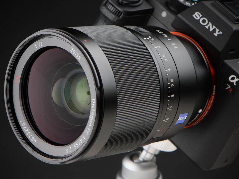 今回はα7R IIおよびα7 IIで試用した。発売は2015年6月。実勢価格は税込21万5,870円前後