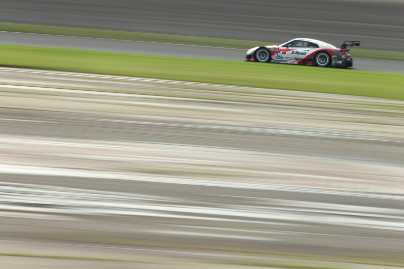 hataponさん　雨上がり、水が溜まったエスケープをスローシャッターで流し撮りし、面白いラインを表現しました