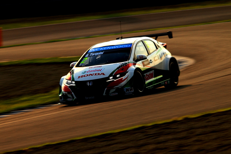 NSX.concept-GTさん　WTCCはもてぎが合うと前から思ってました。もてぎの撮影ポイント、S字で最も輝いていたのは、地元の期待を背負ったシビックでした