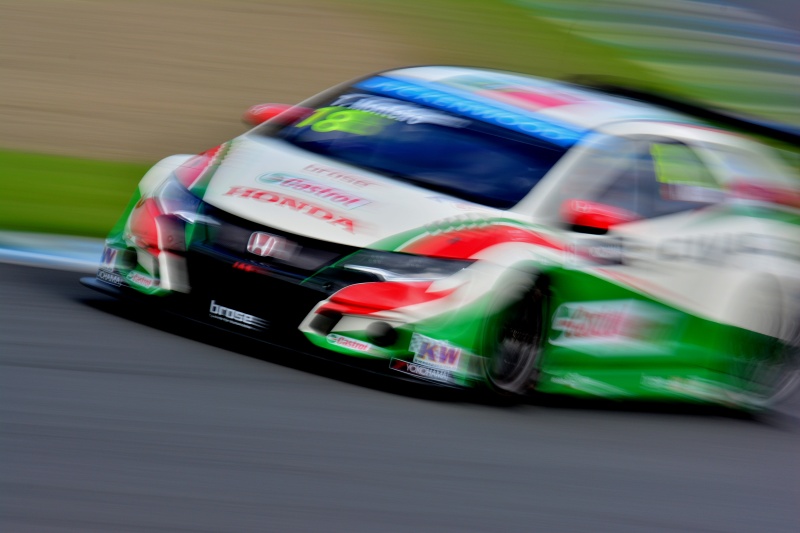 やすあさん　全体が流れているのにHondaのエンブレムがはっきりしていたので