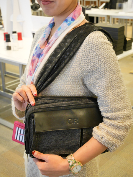 汎用タイプのマルチストラップ。予価6,000円前後。