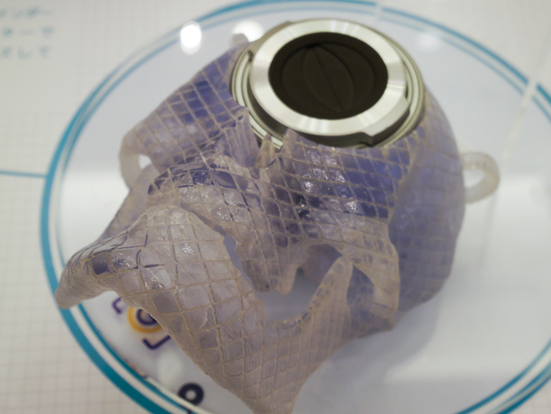 おもちゃ？ファッションアイテム？「CYCLOPS」。目玉がOPC。