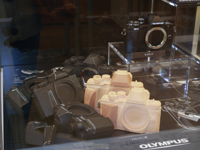 オリンパスのOM-Dシステムも受賞。ボディの開発モックアップを展示していた。