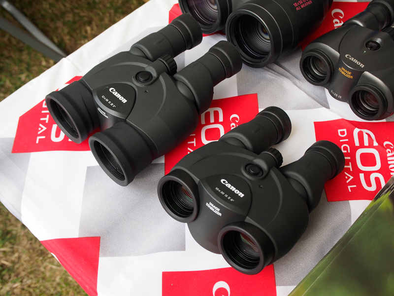 IS制御機構を搭載した「10×30 IS II」や「12×36 IS III」など、最新の双眼鏡も展示
