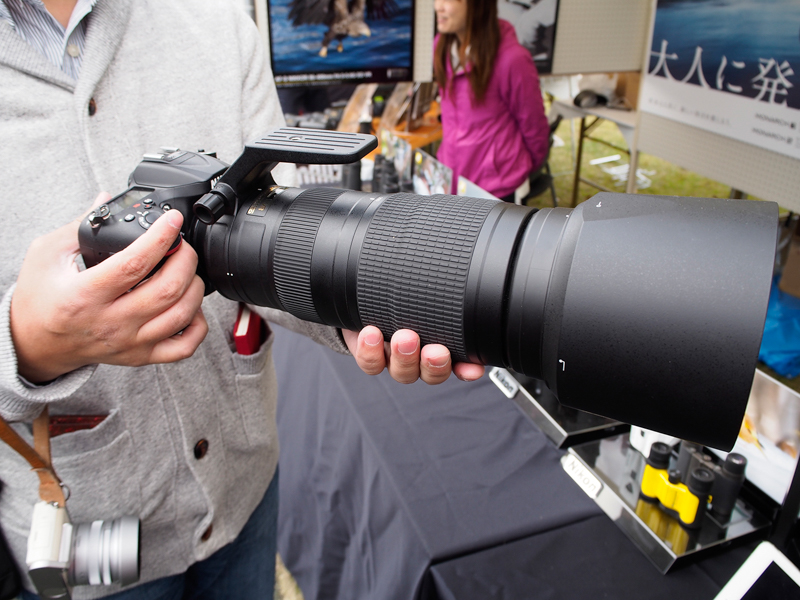 デジタル一眼レフカメラでは、「D7200」と「AF-S NIKKOR 200-500mm f/5.6E ED VR」の組み合わせで展示されていた。
