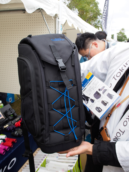 600mm F4クラスの超望遠レンズに対応するカメラバッグ「aosta トレジャーズ」。