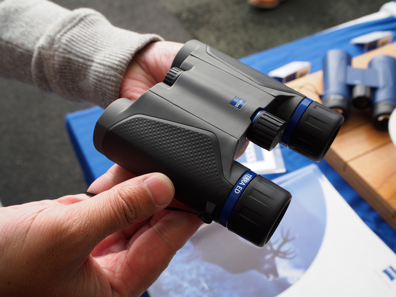 エントリークラスだけあって、扱いやすいサイズとなっている。