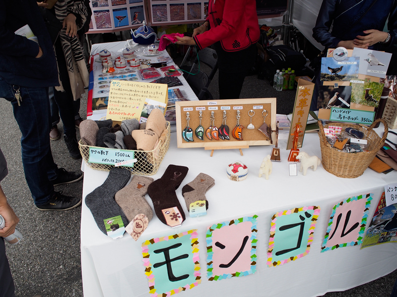 海外からの出展では、野鳥文化や関連工芸品などが展示されていた。