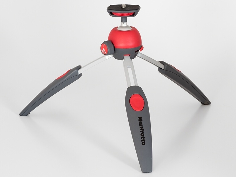 通常開脚では、同じく1段目は164mm、2段目で171mm、3段目で179mm、4段目で187mm、5段目で195mmとなる。写真はめいっぱい脚を伸ばした状態