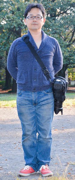 ショルダーバッグのようにシンプルに運ぶこのスタイルは掛けたり下ろしたりが容易で、結局気がつけばこのスタイルで運んでいた