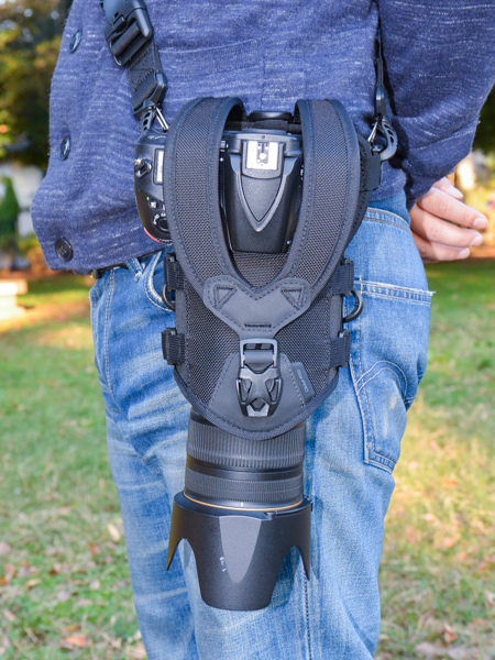 ショルダーバッグのようにシンプルに運ぶこのスタイルは掛けたり下ろしたりが容易で、結局気がつけばこのスタイルで運んでいた