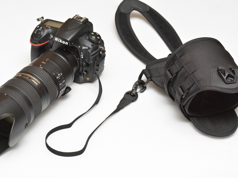 盗難防止用ベルトは、カメラ本体とカメラホルスターG2を繋いで使用する