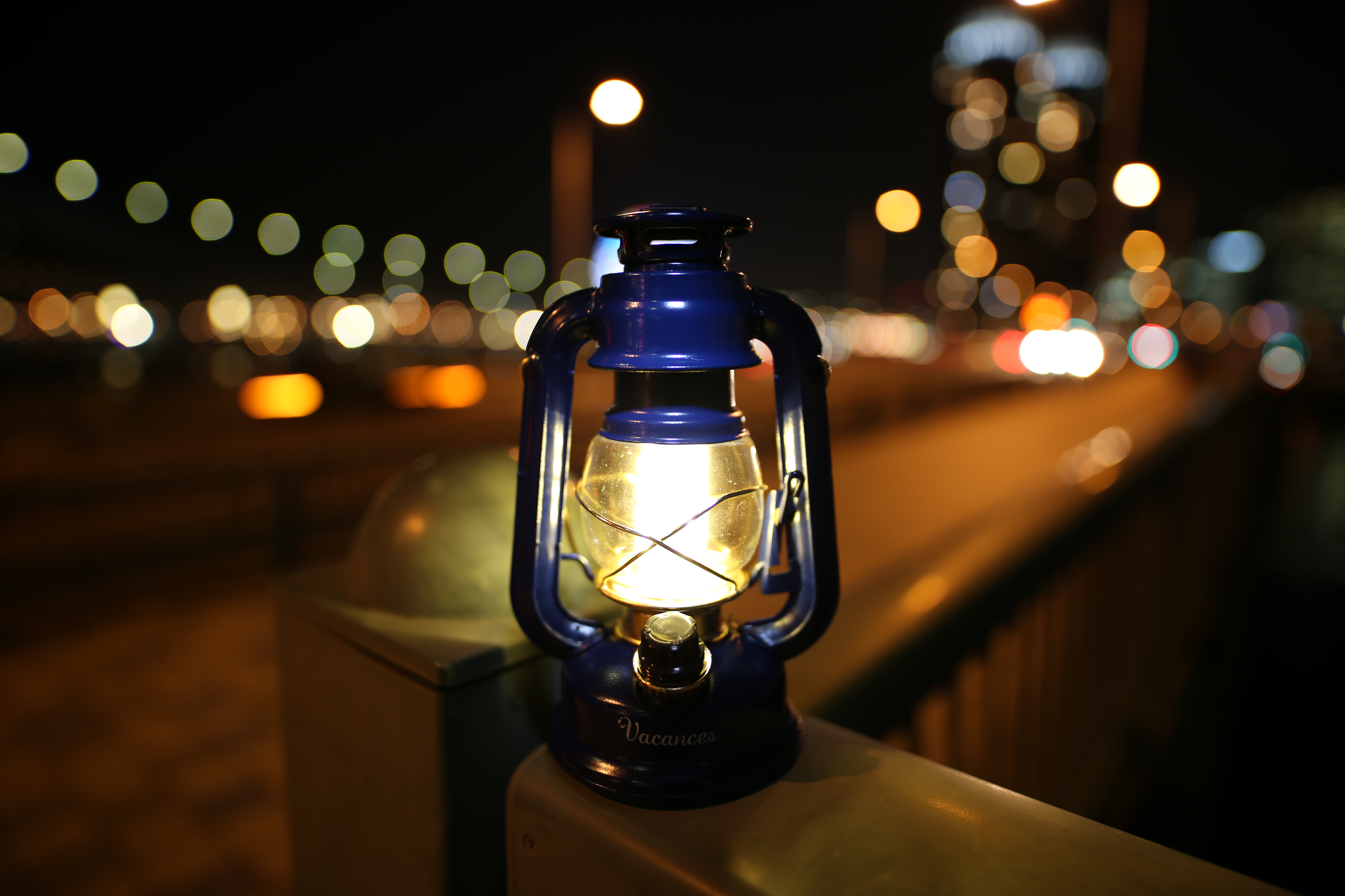 絞り開放・距離50cmで撮影。EOS 6D / 1/10秒 / F1.4 / 0EV / ISO200 / マニュアル / 20mm