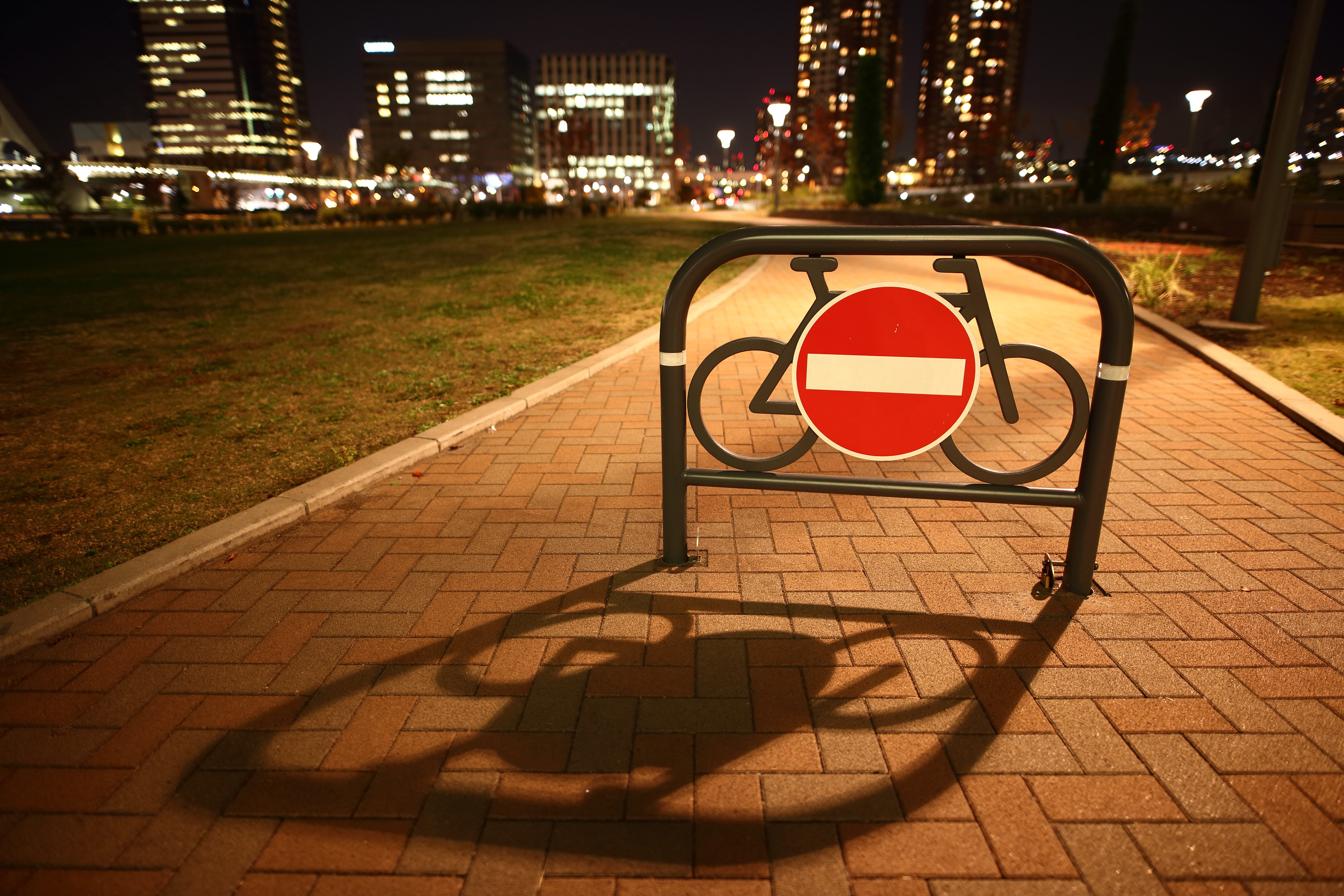 絞り開放・距離1.5mで撮影。EOS 6D / 1/8秒 / F1.4 / 0EV / ISO400 / 絞り優先AE / 20mm