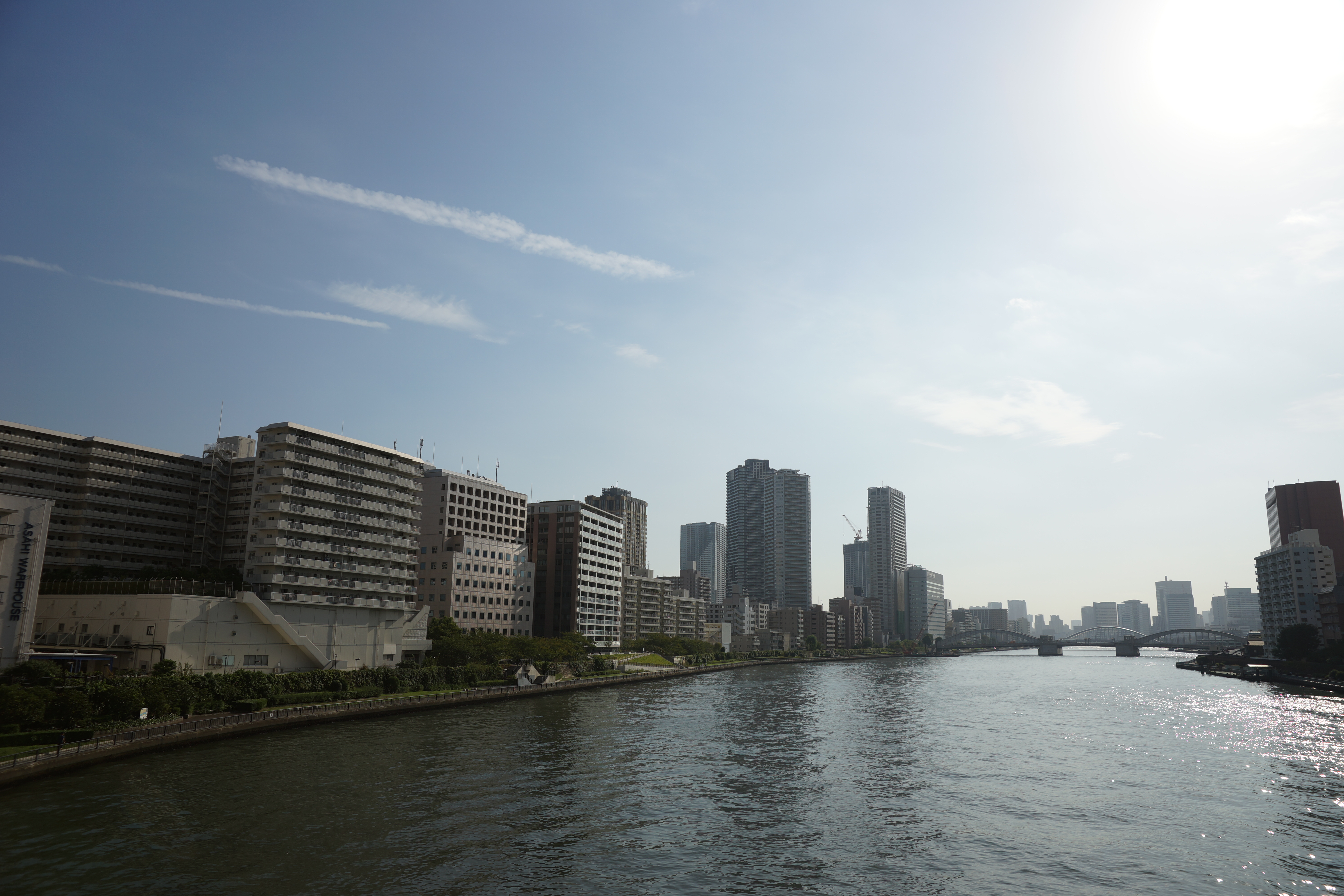 太陽が画面外にある逆光で撮影。α99 / 1/1,250秒 / F5 / +1EV / ISO100 / 絞り優先AE / 24mm